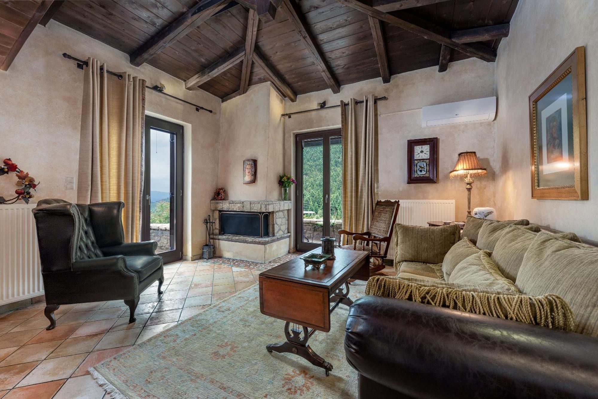 Ostra Menalon Luxury Suites Kardharás Quarto foto