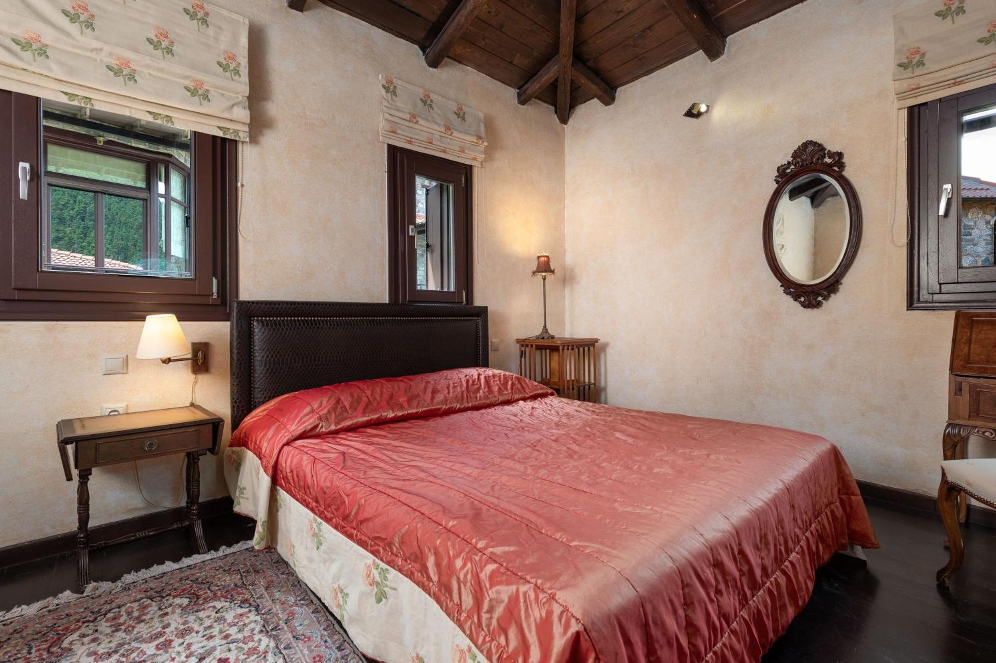 Ostra Menalon Luxury Suites Kardharás Quarto foto