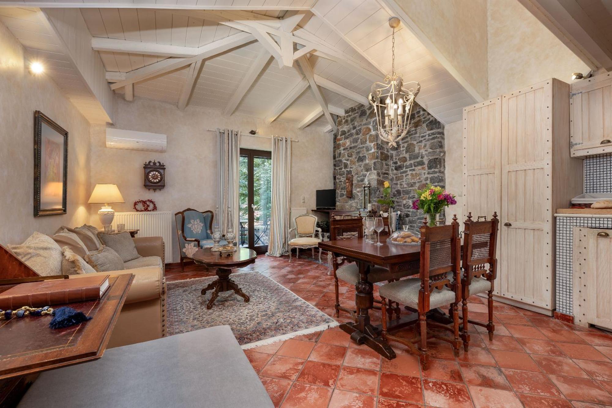 Ostra Menalon Luxury Suites Kardharás Quarto foto