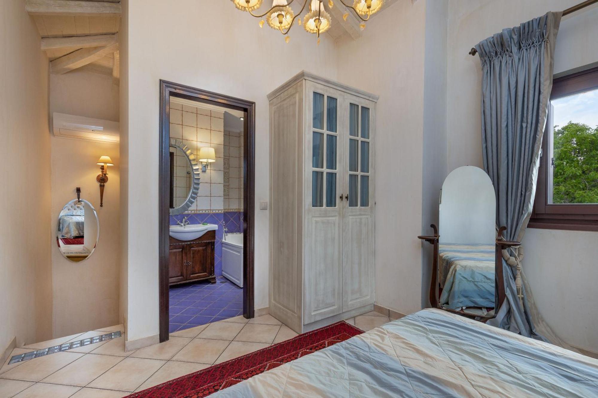 Ostra Menalon Luxury Suites Kardharás Quarto foto