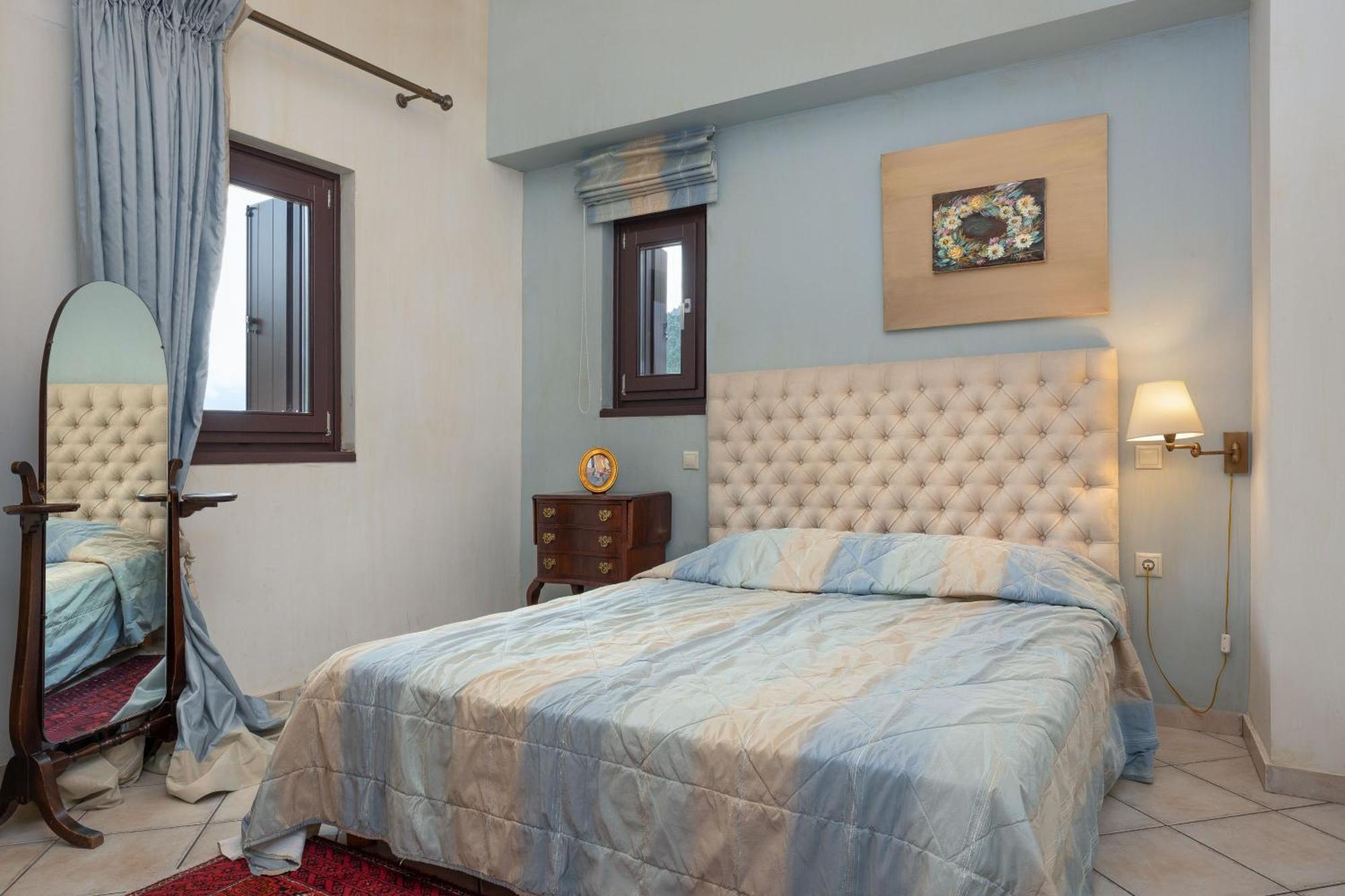 Ostra Menalon Luxury Suites Kardharás Quarto foto