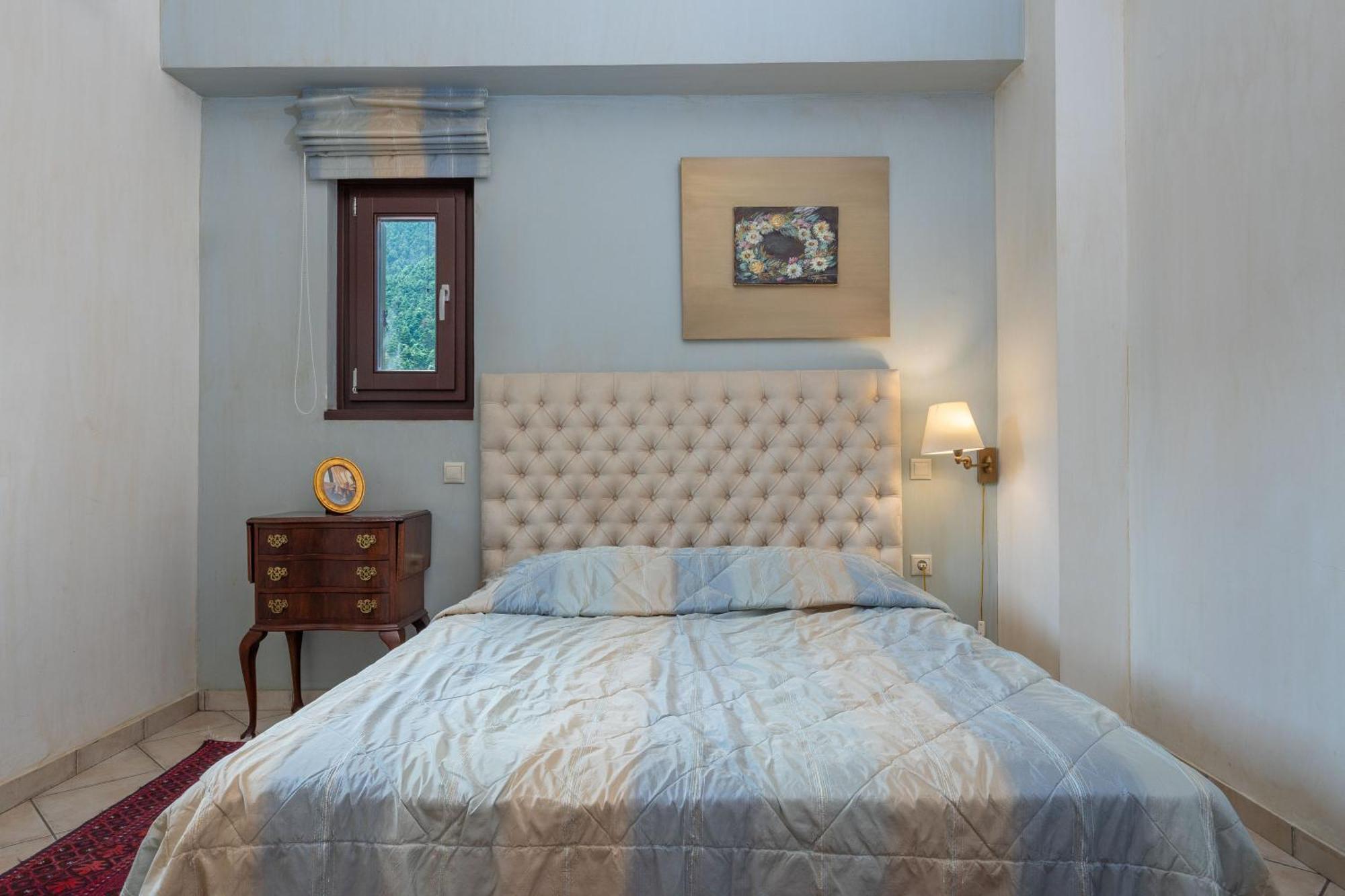 Ostra Menalon Luxury Suites Kardharás Quarto foto