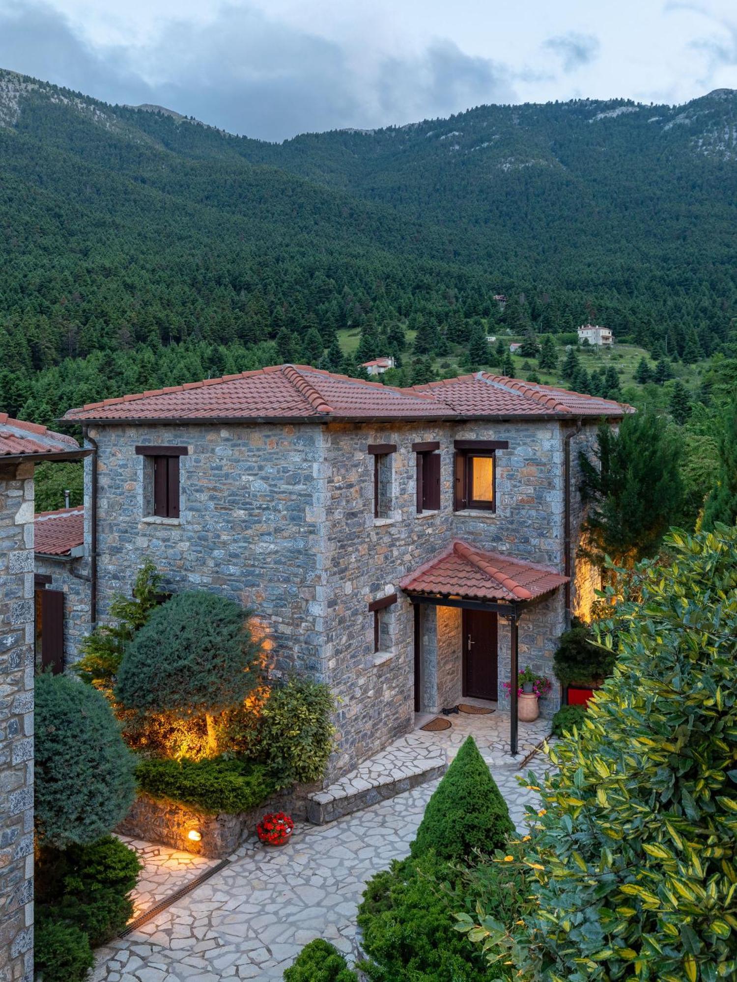 Ostra Menalon Luxury Suites Kardharás Exterior foto