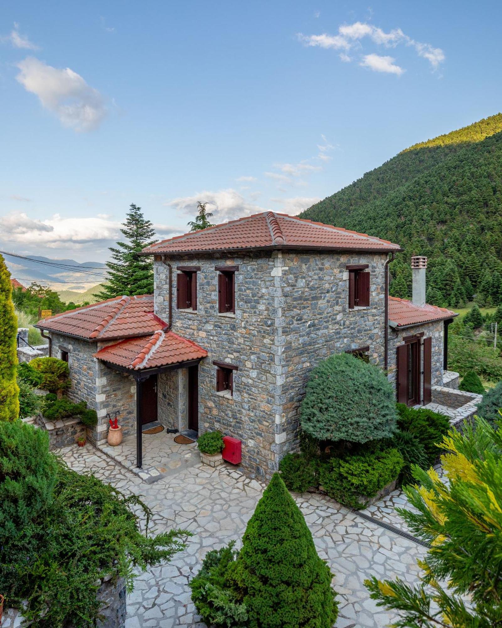 Ostra Menalon Luxury Suites Kardharás Exterior foto