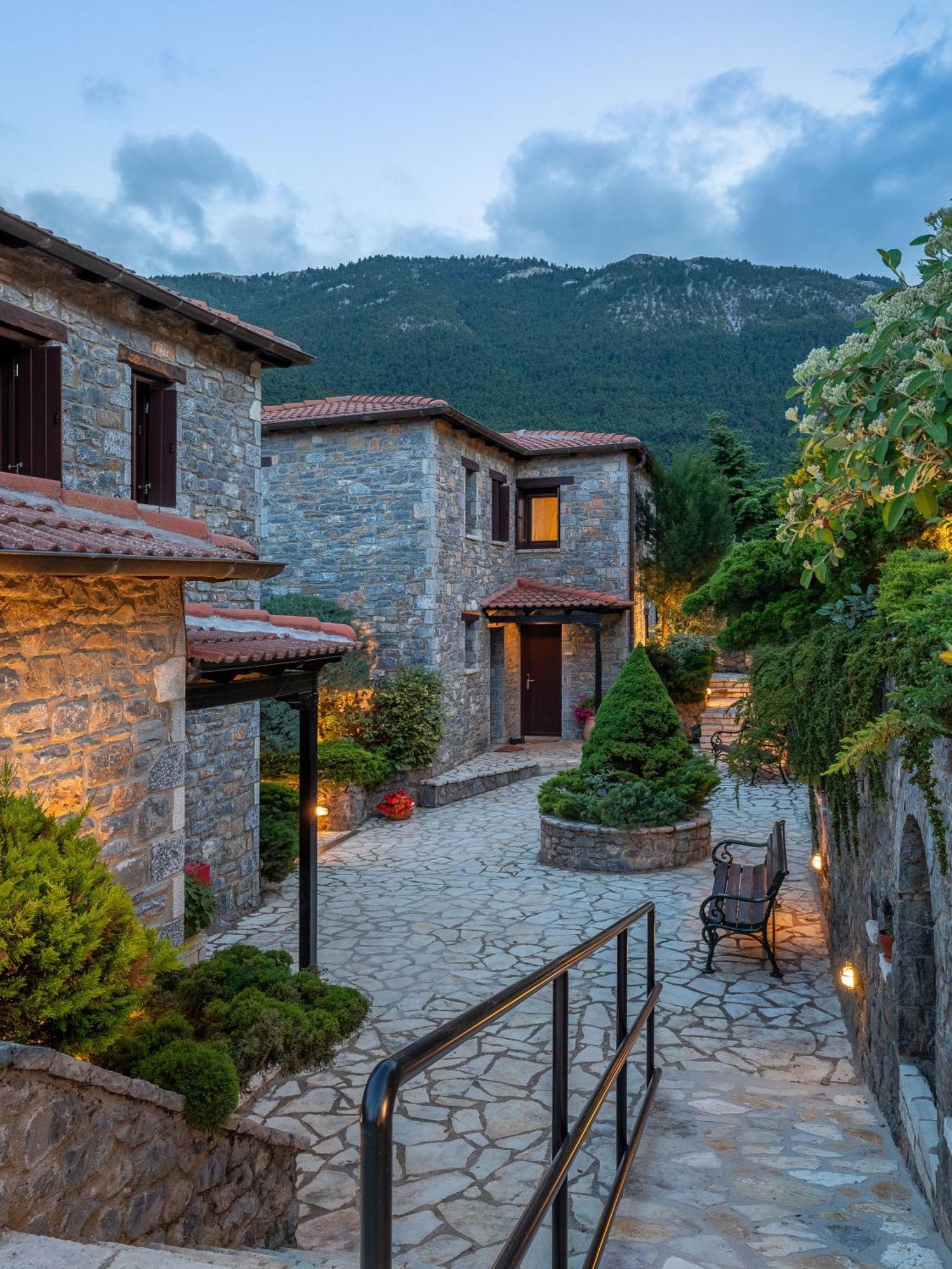 Ostra Menalon Luxury Suites Kardharás Exterior foto